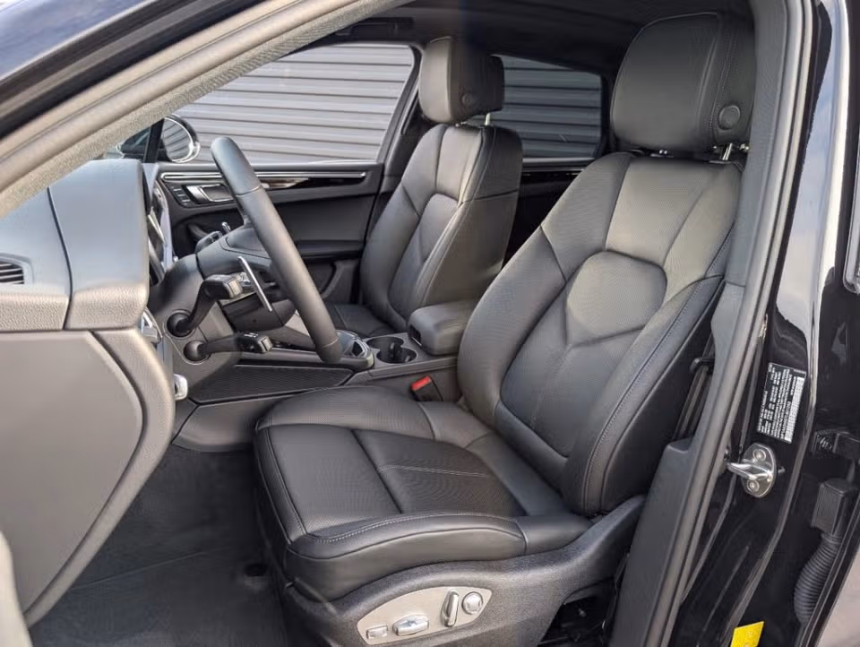 2026 Porsche Macan - Photo 35