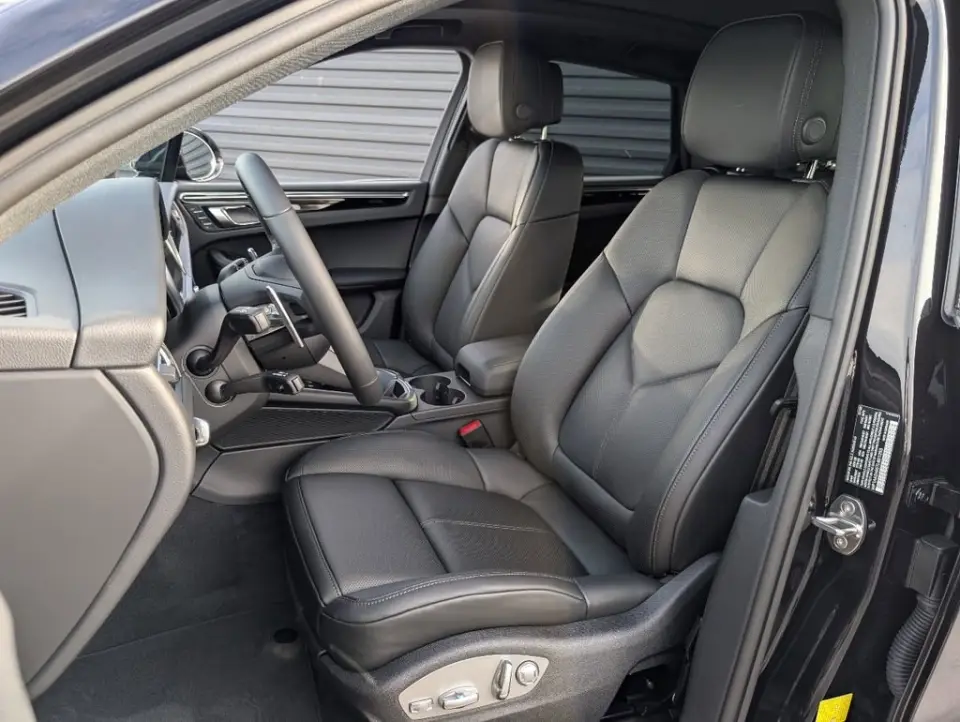 2026 Porsche Macan - Photo 39