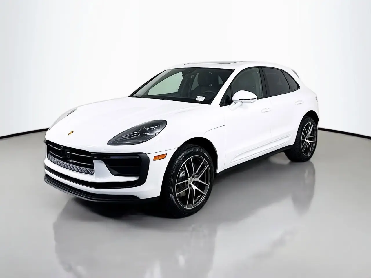 2026 Porsche Macan T - Photo 8
