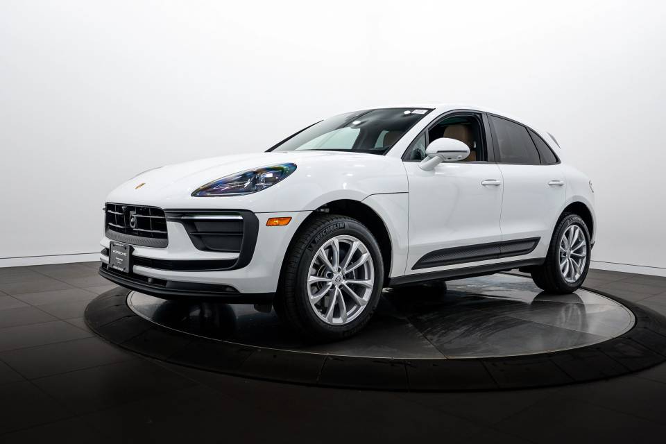 2026 Porsche Macan Base