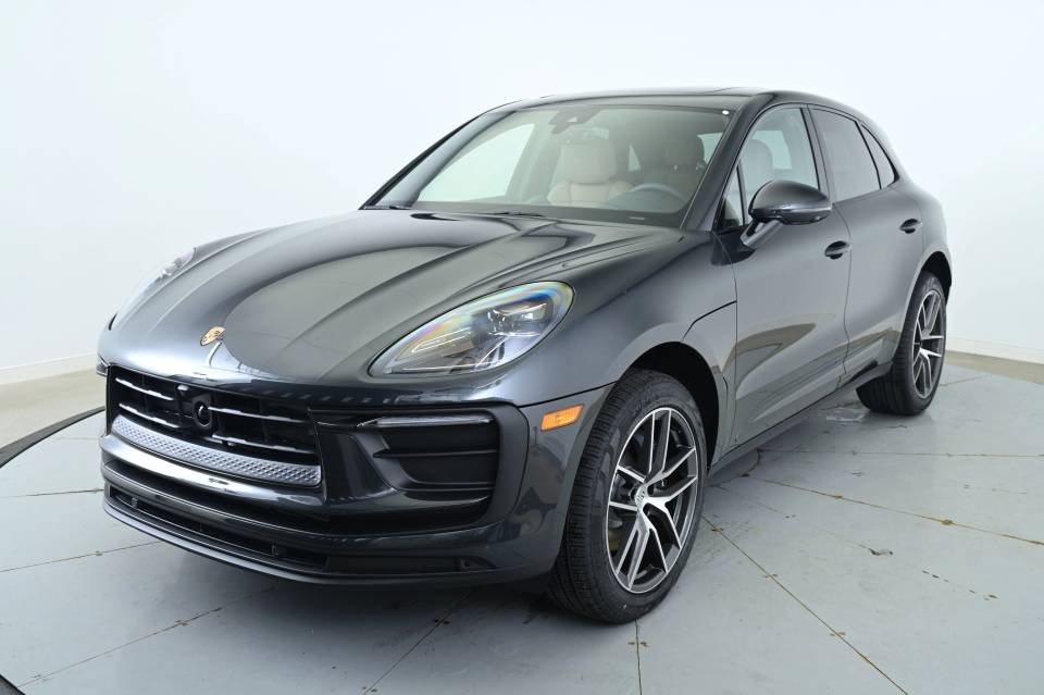 2025 Porsche Macan Base