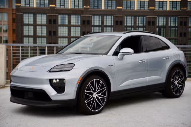 Used 2025 Porsche Macan Base with VIN WP1AA2XA2SL002549 for sale in North Bethesda, MD