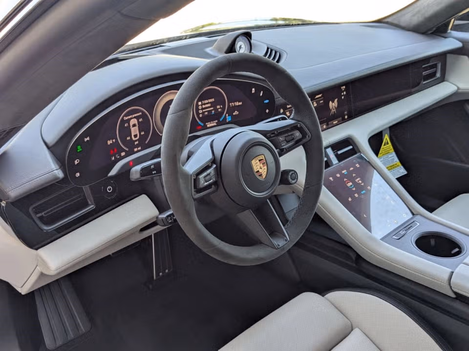 2025 Porsche Taycan GTS - Photo 27