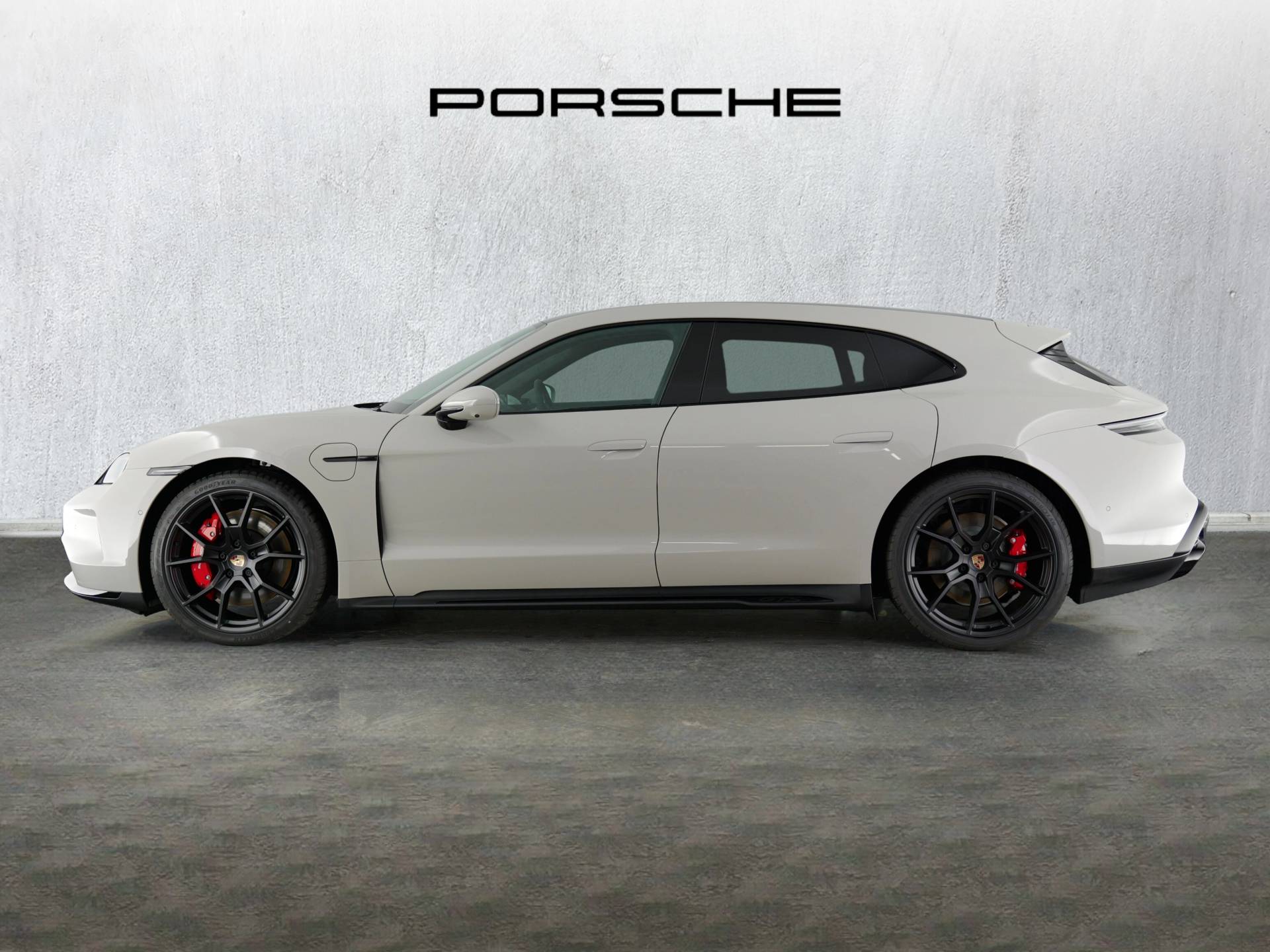 Taycan GTS Sport Turismo, photo 2 of 43