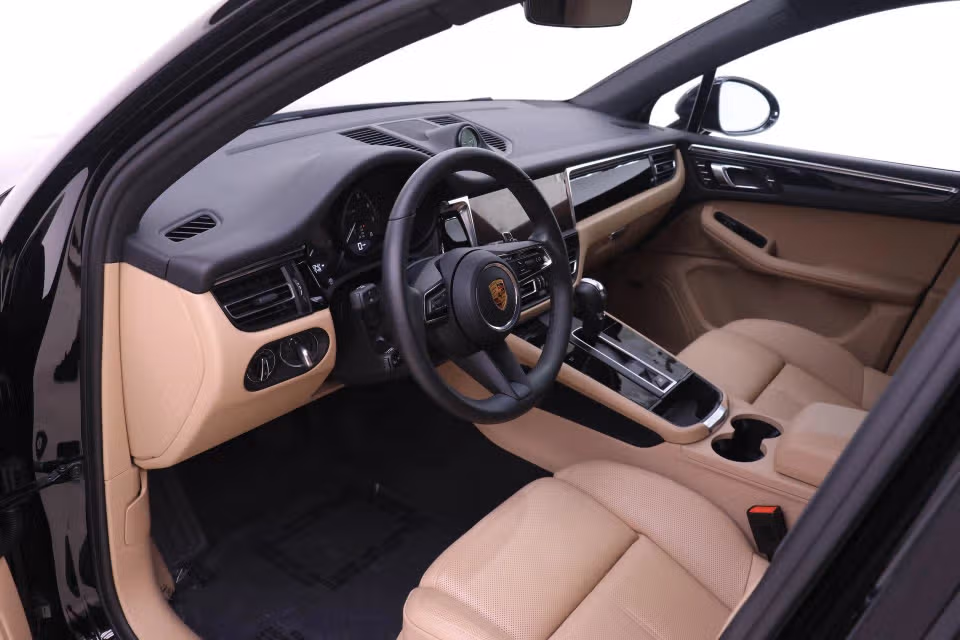 2026 Porsche Macan T - Photo 27