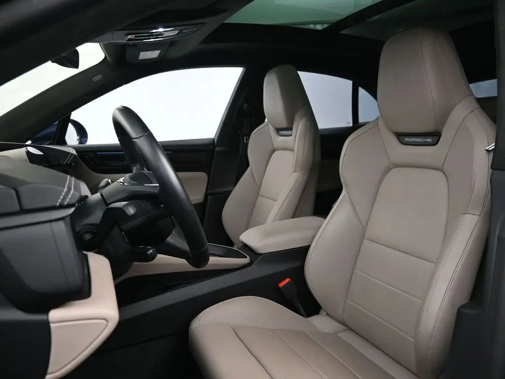 2024 Porsche Macan Turbo Electric - Photo 40