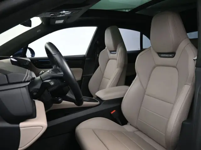 2024 Porsche Macan Turbo Electric - Photo 38