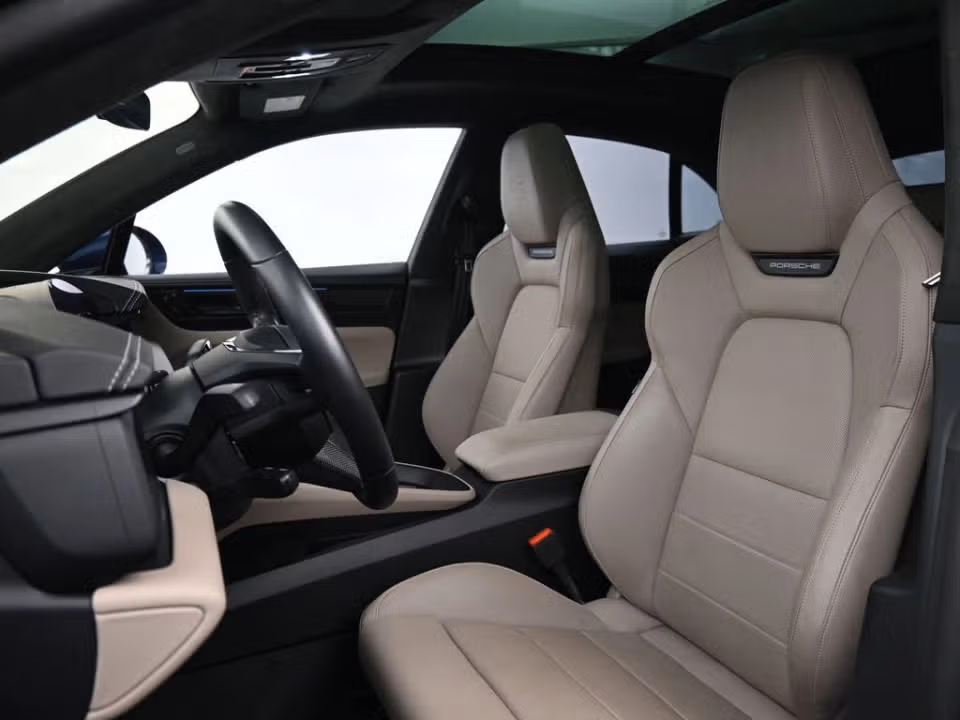 2024 Porsche Macan Turbo Electric - Photo 35