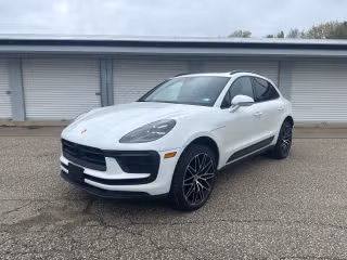 2026 Porsche Macan -'s photo