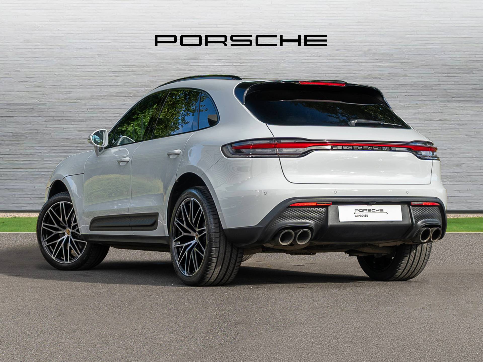 Macan, photo 2 of 42