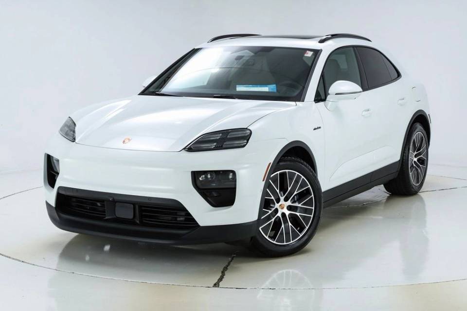 2026 Porsche Macan Base