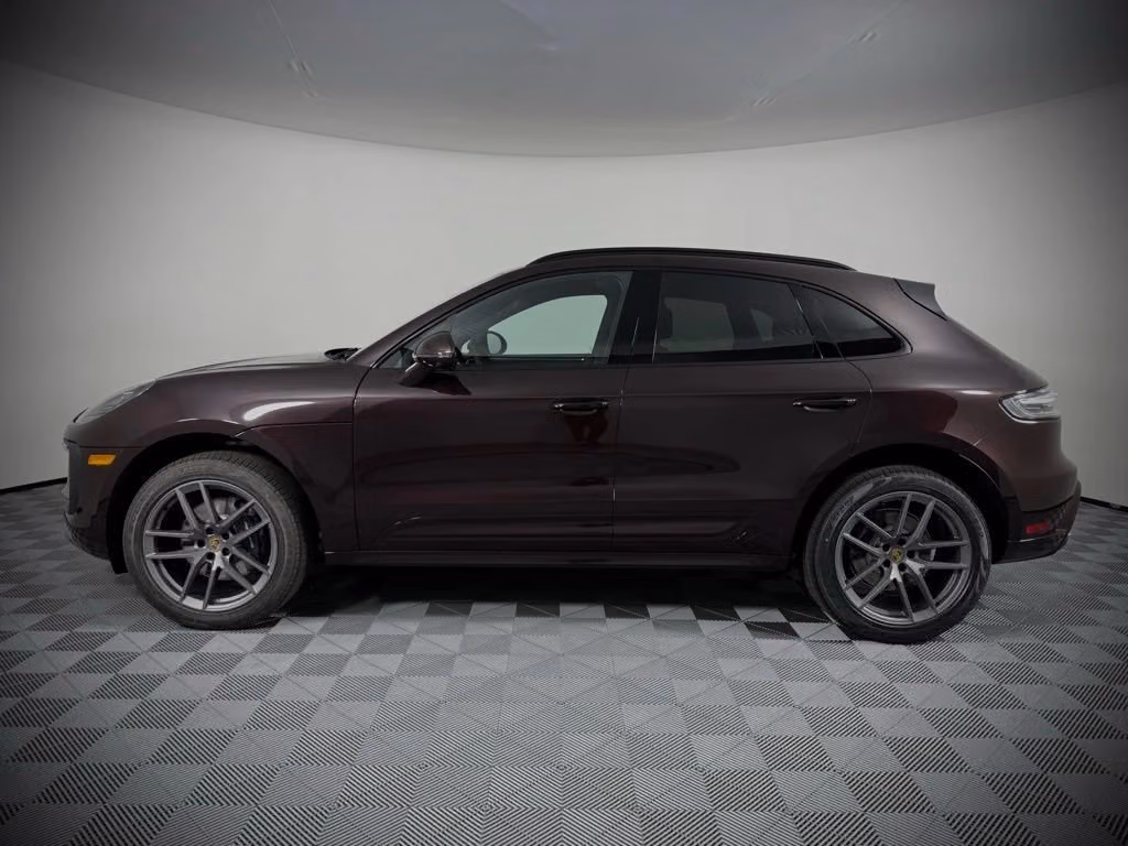 2025 Porsche Macan T - Photo 12