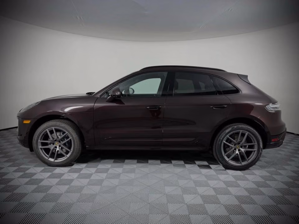 2025 Porsche Macan T - Photo 11