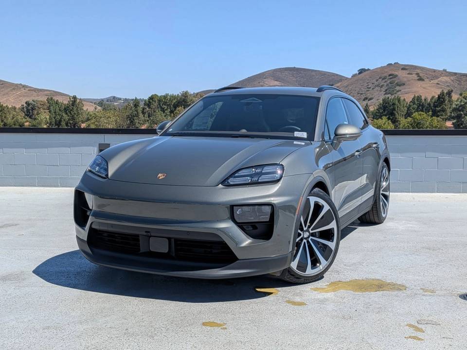 2025 Porsche Macan Base