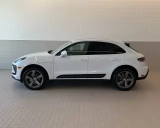 2026 Porsche Macan - Photo 13
