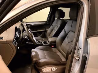 2025 Porsche Macan T - Photo 33