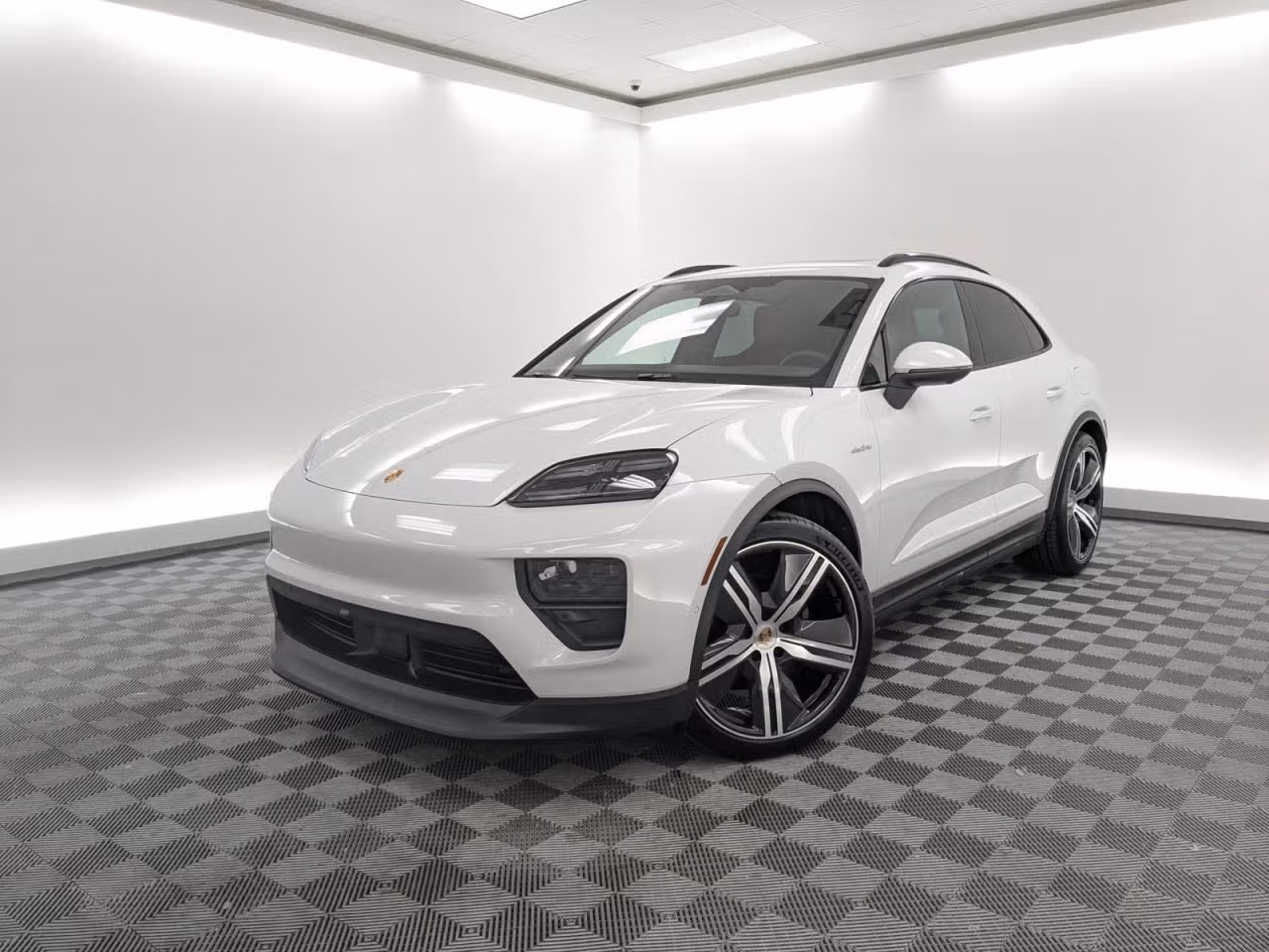 2025 Porsche Macan Base - Photo 4