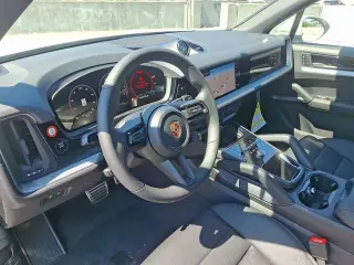 2026 Porsche Cayenne S - Photo 29