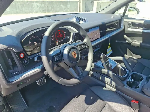 2026 Porsche Cayenne S - Photo 30
