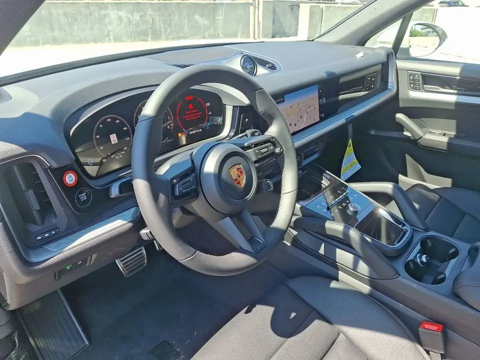 2026 Porsche Cayenne S - Photo 31