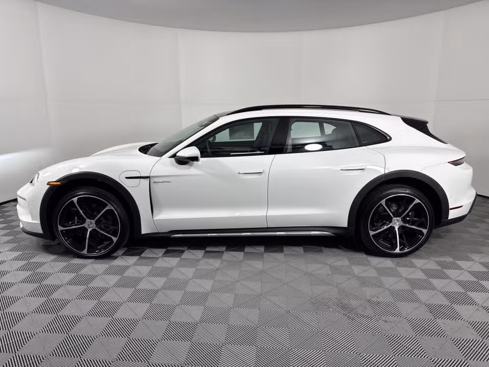 2025 Porsche Taycan Base - Photo 11