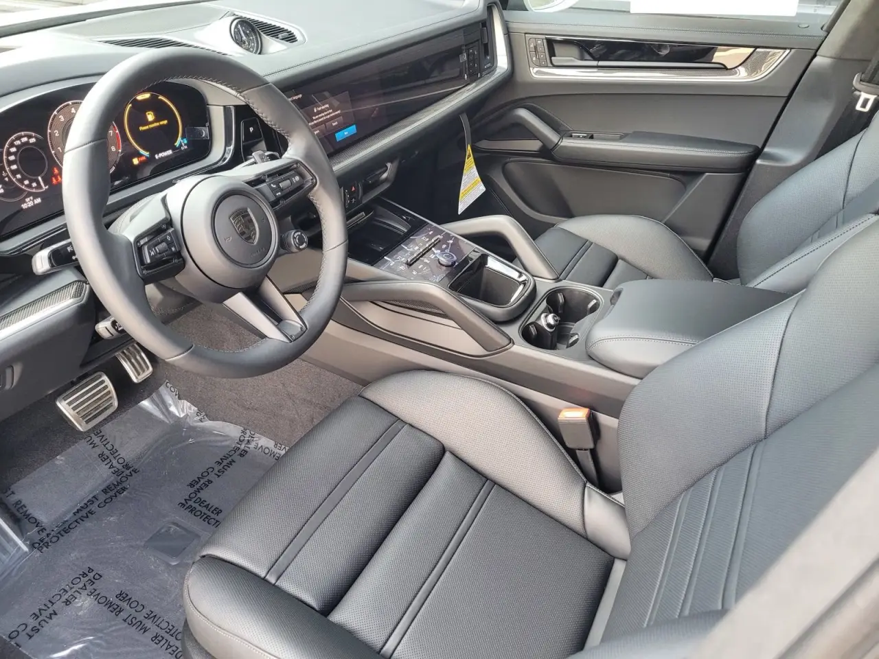 2025 Porsche Cayenne Coup Turbo E-Hybrid - Photo 32