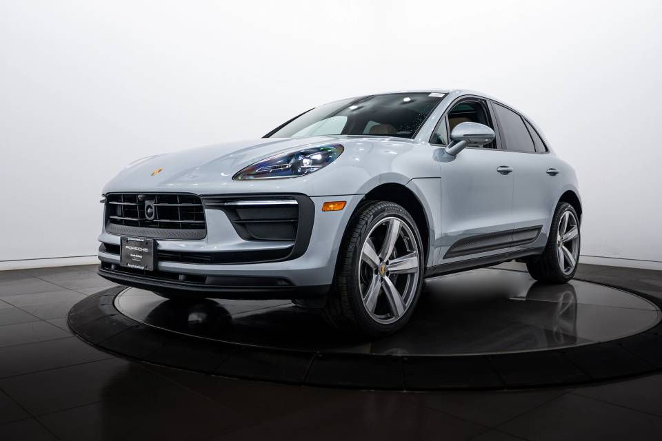 2026 Porsche Macan Base