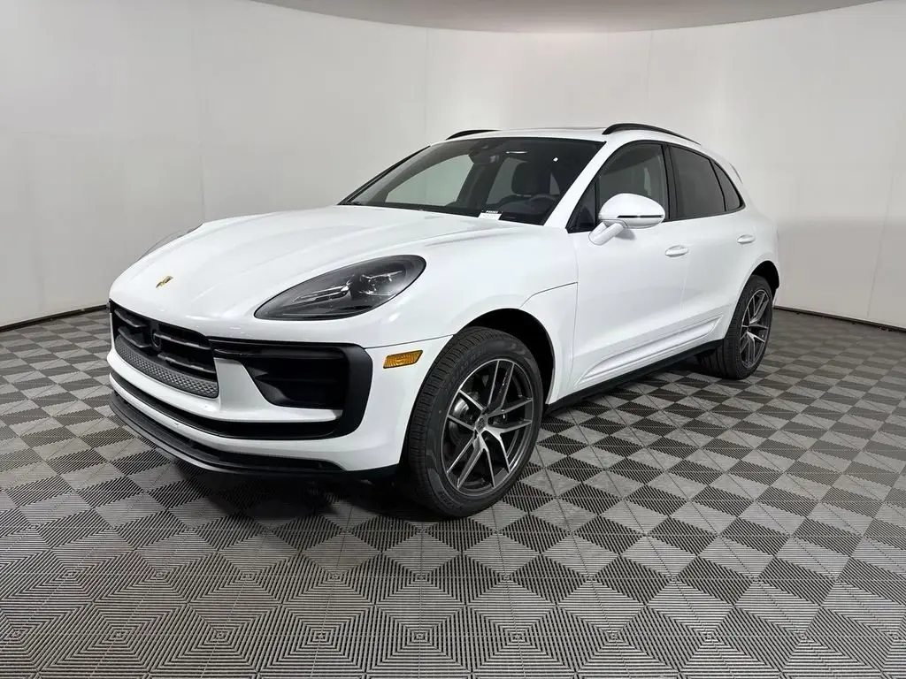 2025 Porsche Macan - Photo 8