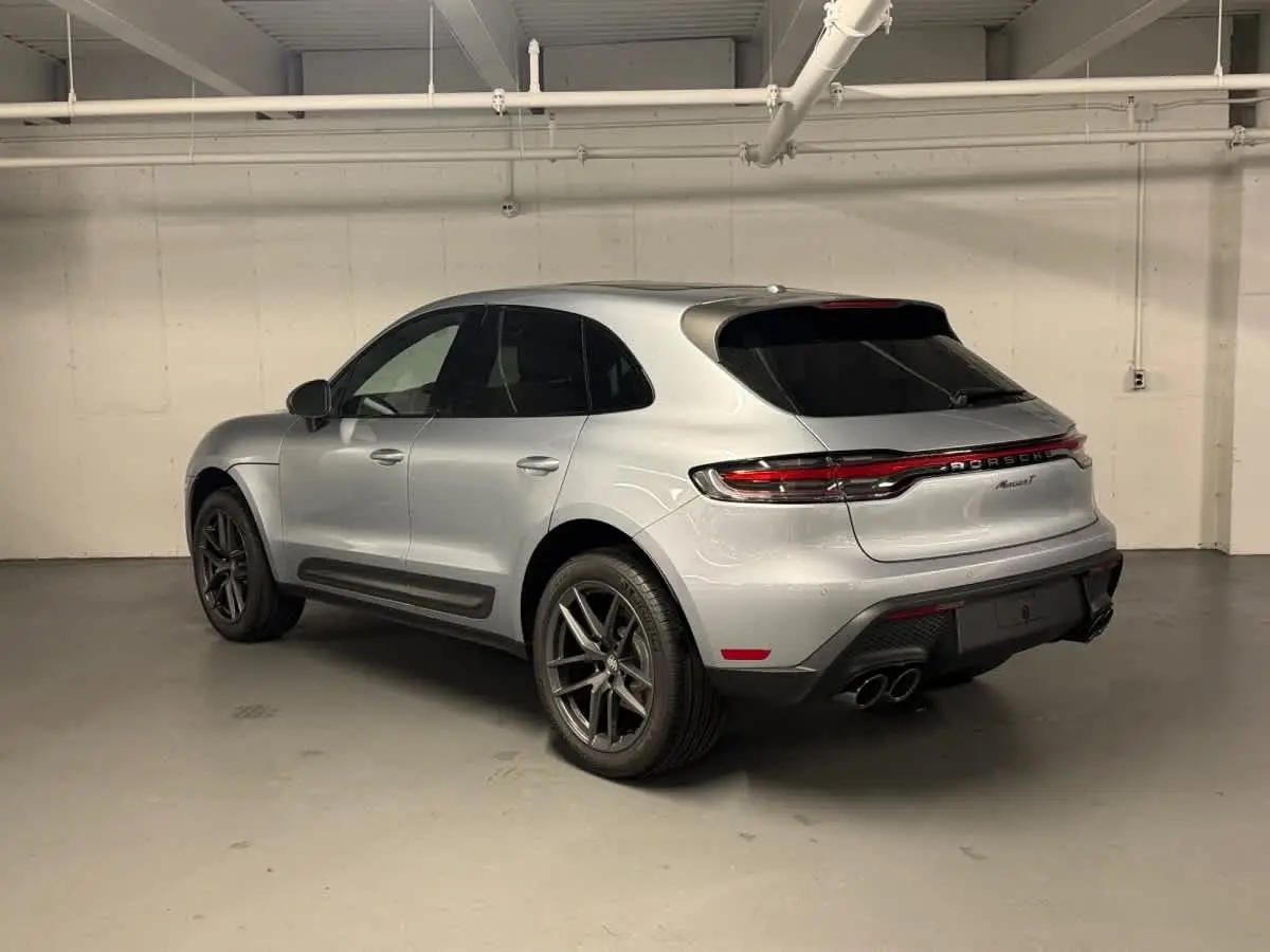 2026 Porsche Macan T - Photo 24