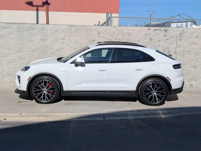 2025 Porsche Macan S - Photo 14