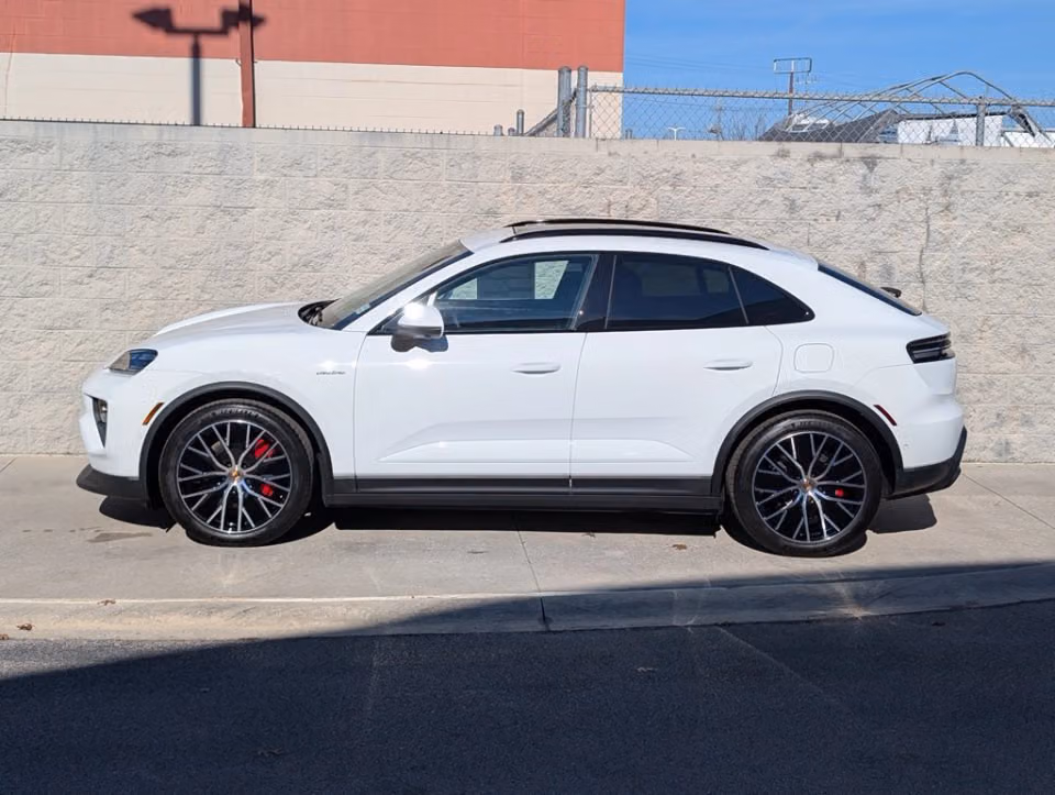 2025 Porsche Macan S - Photo 11