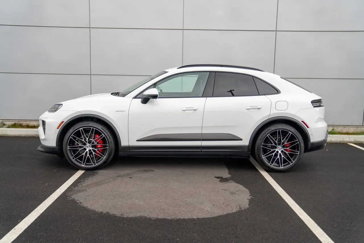 2026 Porsche Macan S - Photo 16