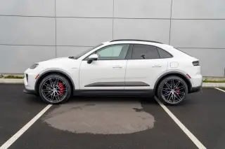 2026 Porsche Macan S - Photo 13