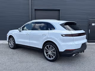 2025 Porsche Cayenne Base - Photo 17
