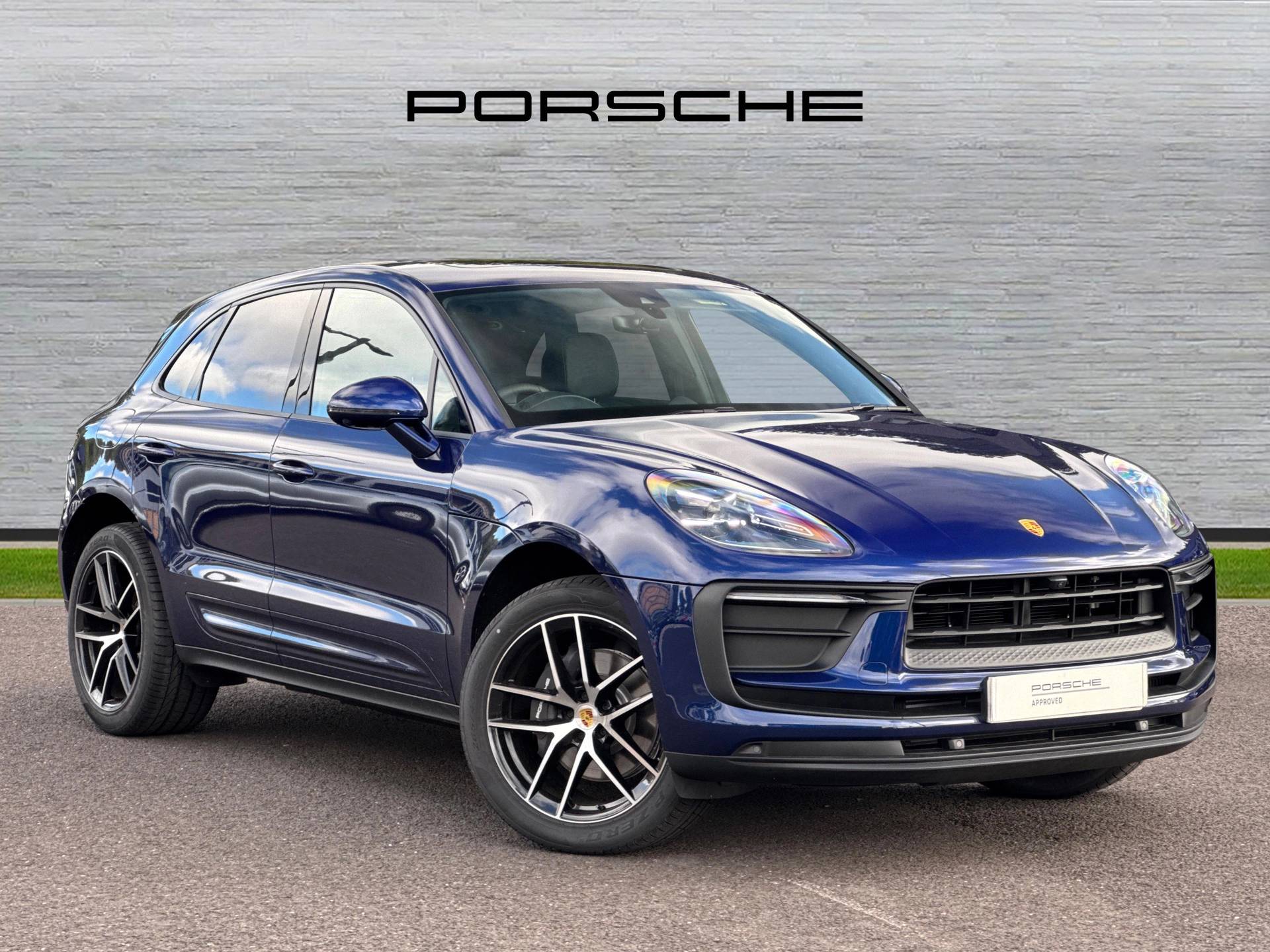 Macan, photo 1 of 28