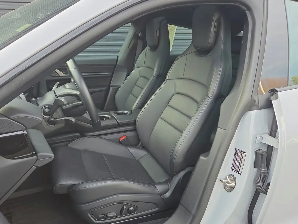 2025 Porsche Taycan S - Photo 40