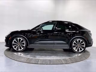 2026 Porsche Macan Base - Photo 9