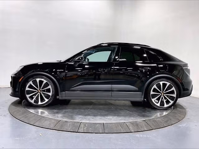 2026 Porsche Macan Base - Photo 11
