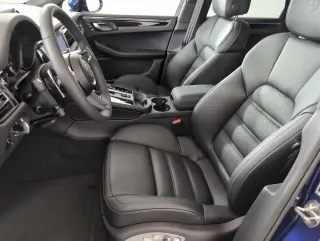 2025 Porsche Macan T - Photo 37