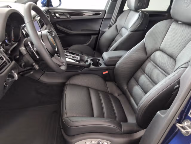2025 Porsche Macan T - Photo 34