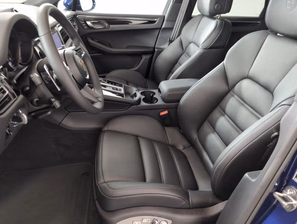 2025 Porsche Macan T - Photo 35