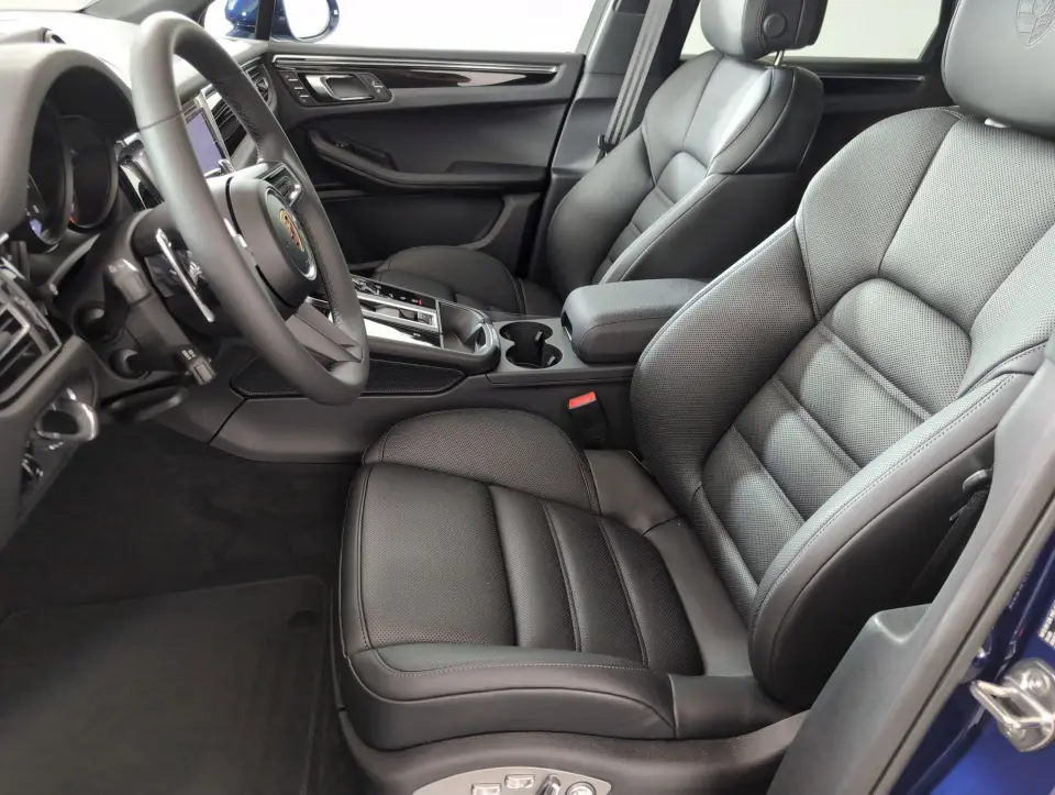 2025 Porsche Macan T - Photo 39