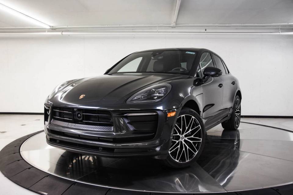2025 Porsche Macan Base