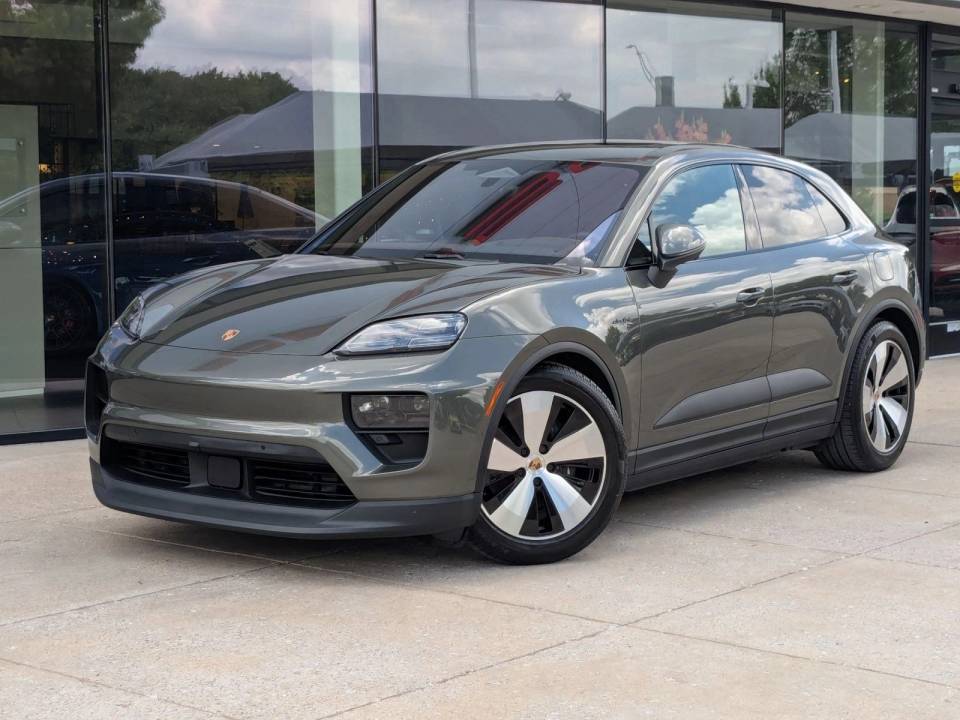 2025 Porsche Macan Base