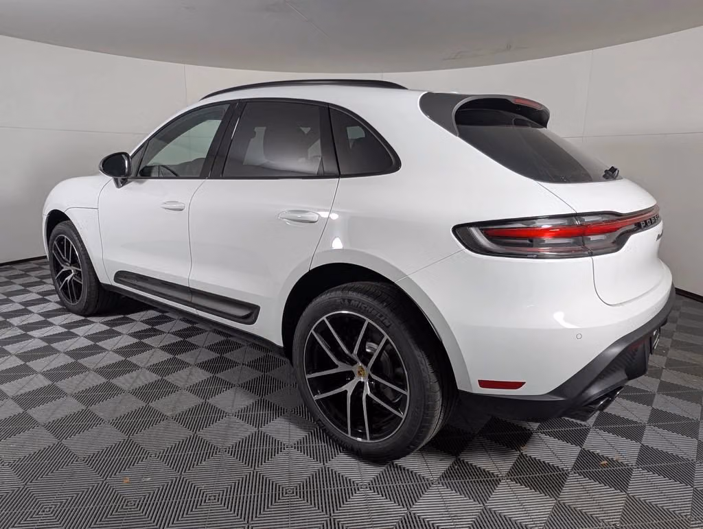 2026 Porsche Macan T - Photo 20