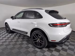 2026 Porsche Macan T - Photo 17
