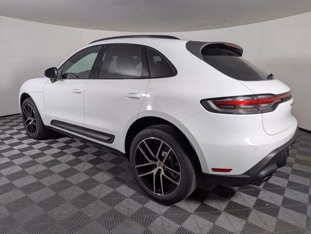 2026 Porsche Macan T - Photo 18