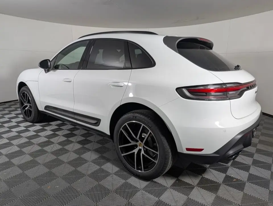 2026 Porsche Macan T - Photo 23