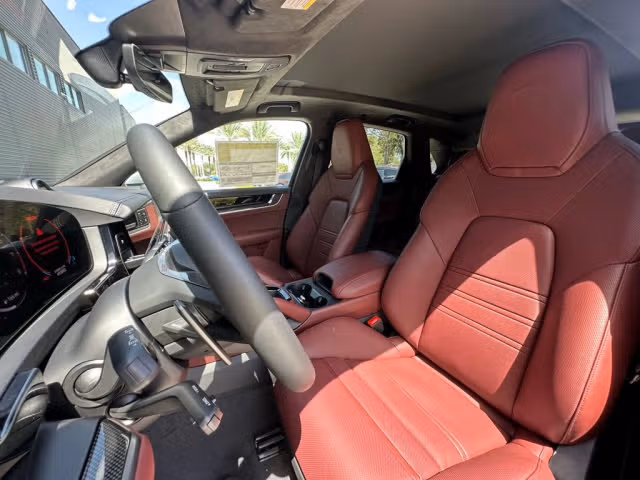 2025 Porsche Cayenne Turbo E-Hybrid - Photo 34