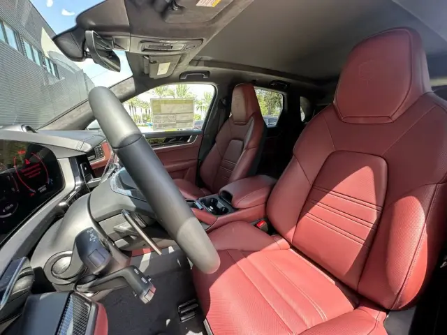 2025 Porsche Cayenne Turbo E-Hybrid - Photo 38